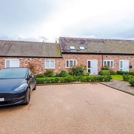 Number 21: A Breathtaking Chester Cottage With Parking Mollington  Exteriér fotografie