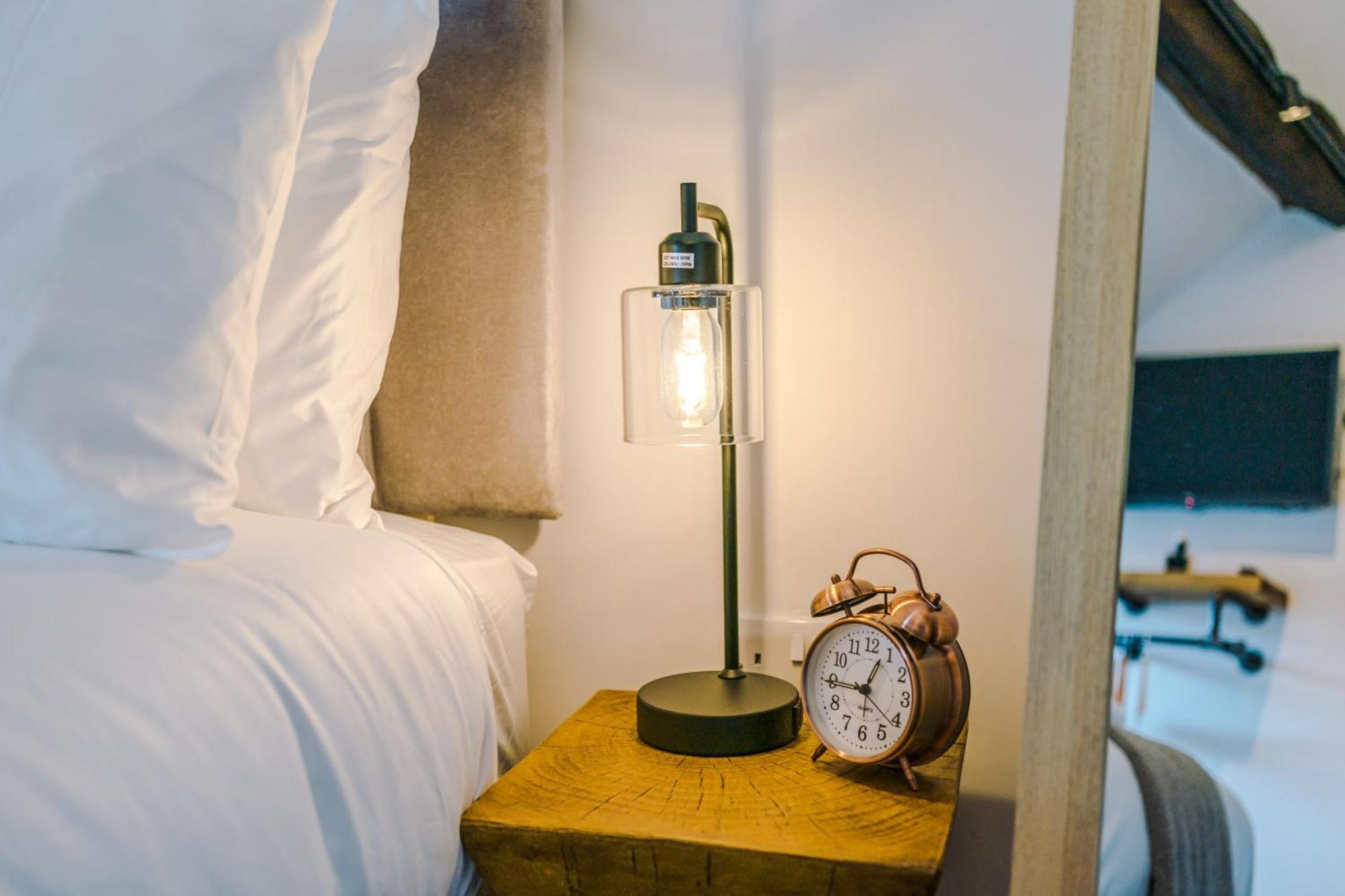 Number 21: A Breathtaking Chester Cottage With Parking Mollington  Exteriér fotografie