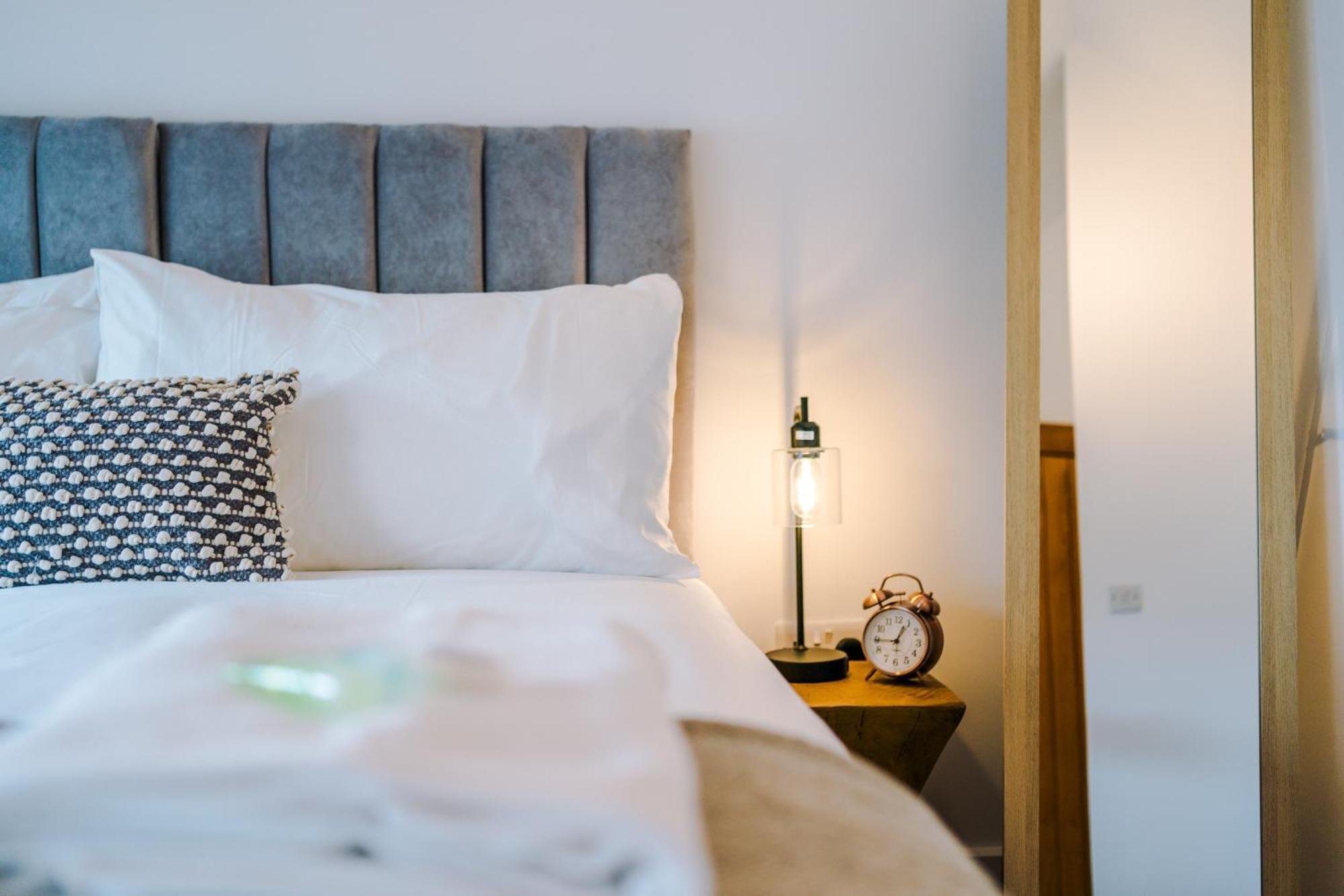 Number 21: A Breathtaking Chester Cottage With Parking Mollington  Exteriér fotografie